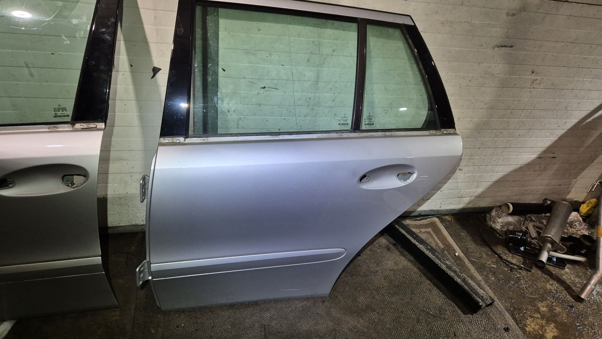 Drzwi lewy lewe  tył komplet mercedes E klasa w211