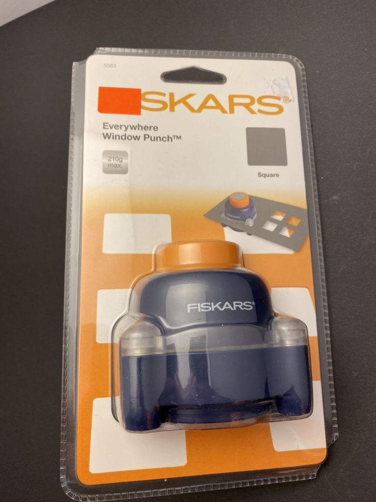 Фигурный дырокол Fiskars новый