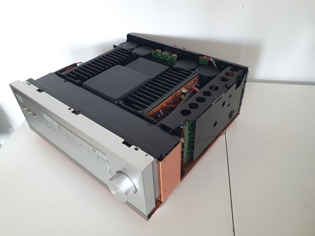 Yamaha A-2000 , wzmacniacz stereo . Top