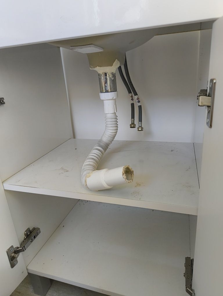Móvel WC com lavatório e torneira