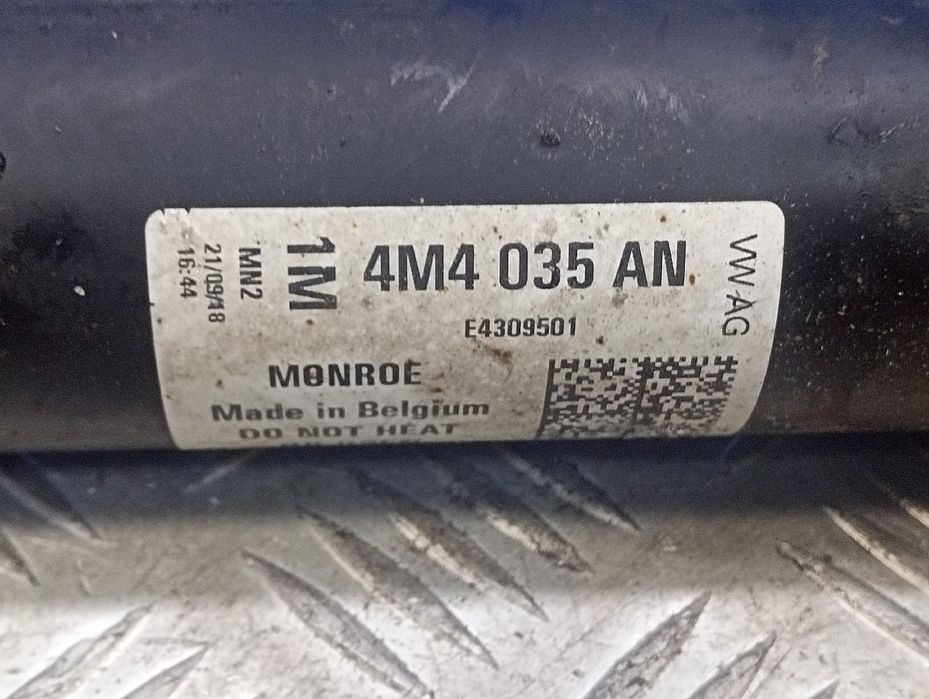 Стійка амортизатора заднього правого Porsche Cayenne 9Y0 Порш Каєн