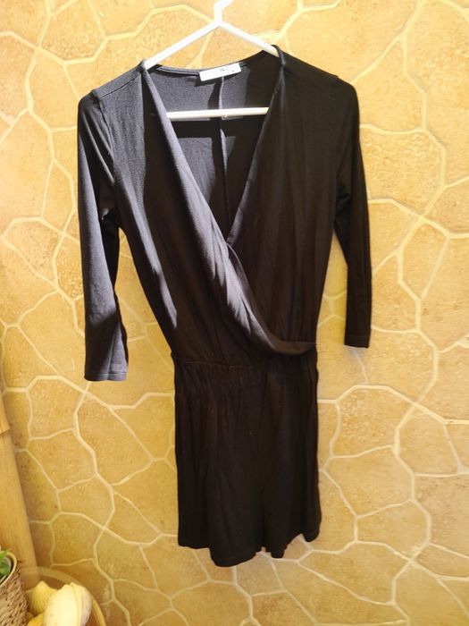 ROUPA variada em bom estado