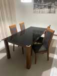 Mesa de jantar com tampo de vidro e 4 cadeiras