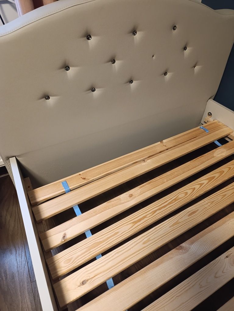 Meblik łóżko tapicerowane ze stelażem 120x200 plus szafka nocna