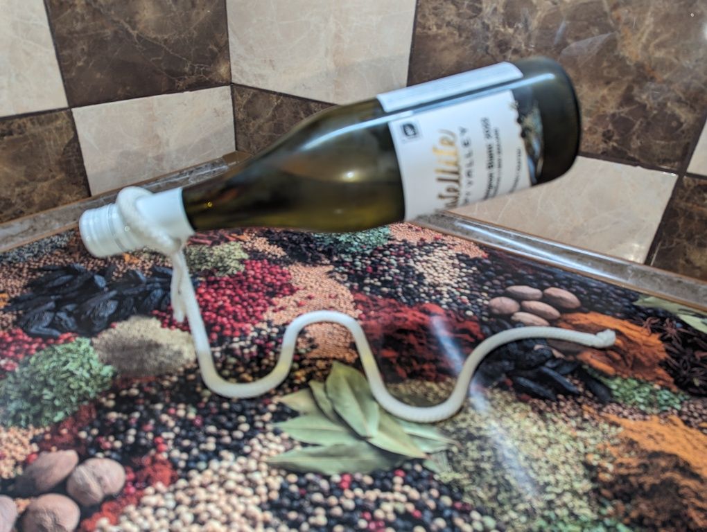 Подставка под бутылку вина
