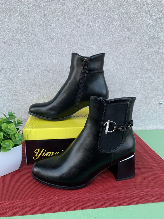 Жіночі стильні чорні черевики р37.38