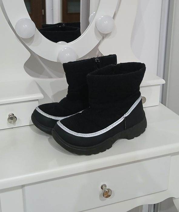 Sinsay ocieplane miękkie jesienno zimowe buty za kostkę unisex r. 33