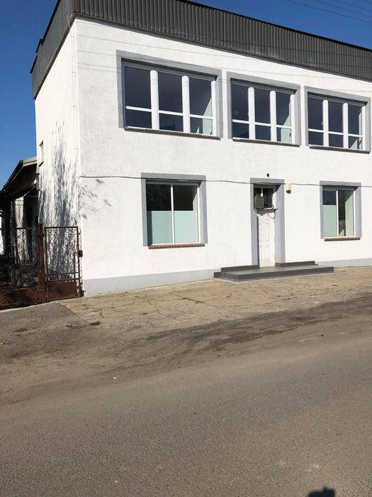 Hala z biurem do wynajęcia