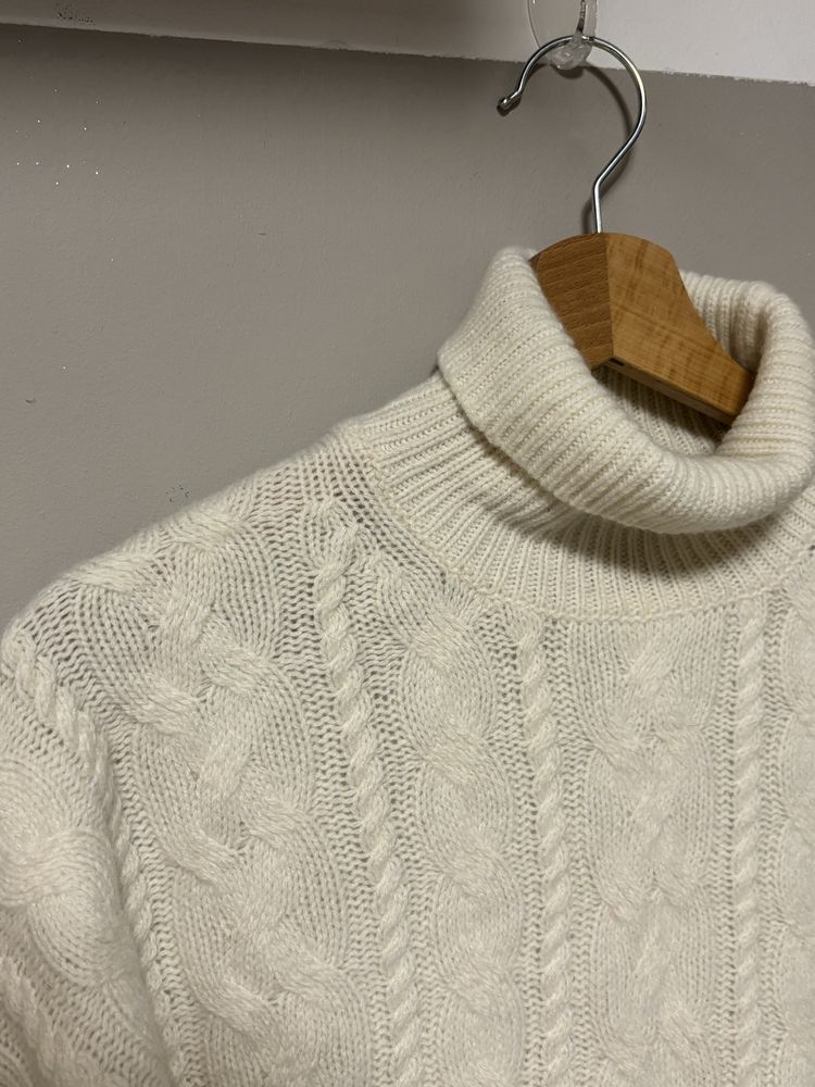 Piękny wełniany sweter warkoczowy splot Massimo Dutti