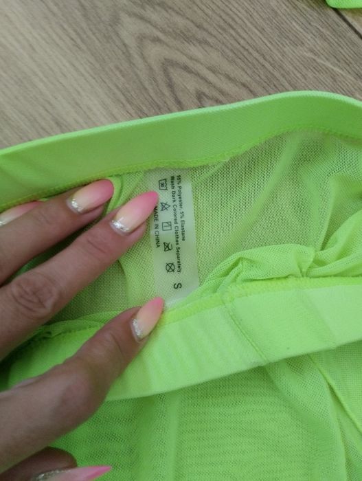 Piękny neonowy komplet