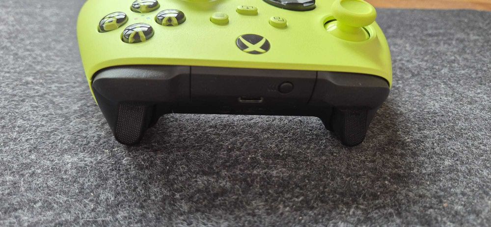 Kontroler Pad Xbox Electric Volt CZARNY SPÓD - Stan Idealny