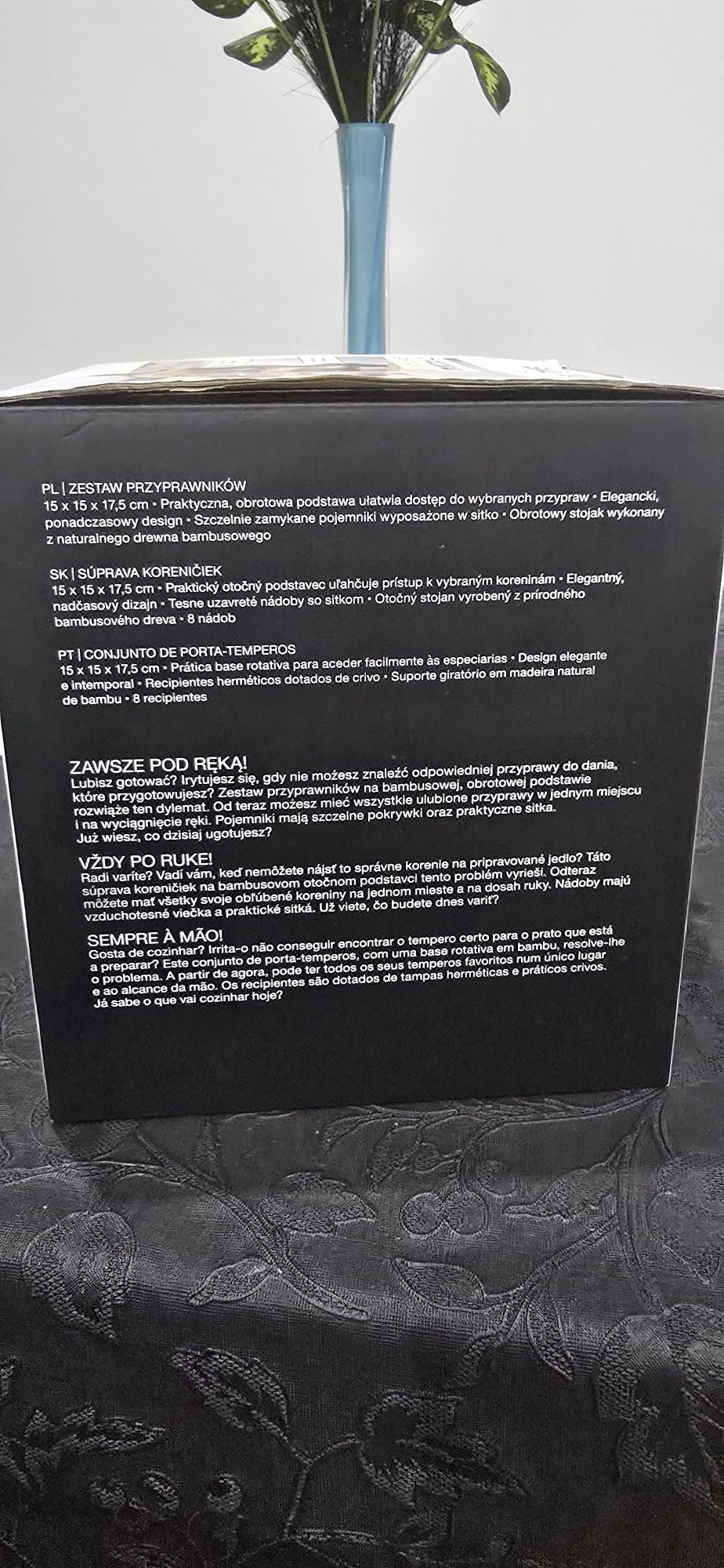 Zestaw przyprawników w obrotowym stojaku. Nowy