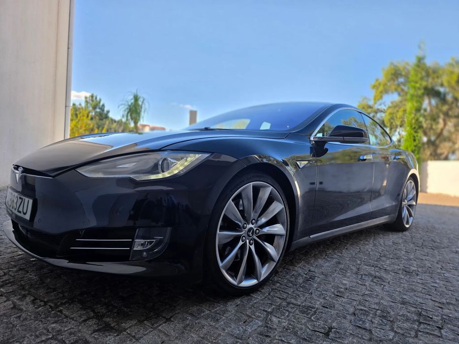 Tesla Model S Standard