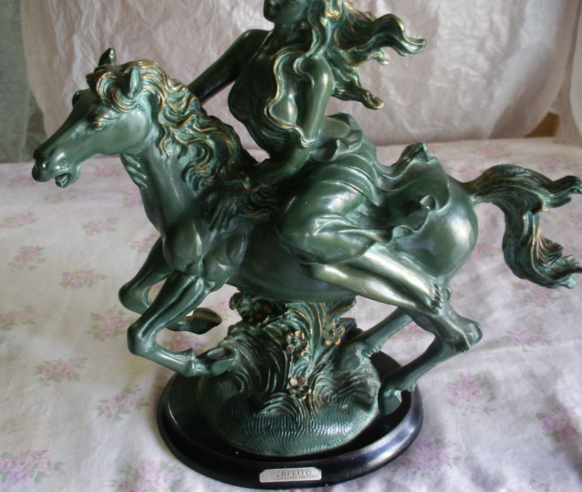 estatueta de marfinite (cavalo)