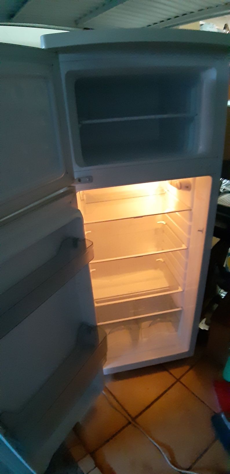 Frigorifico em ótimo estado e a funcionar muito bem