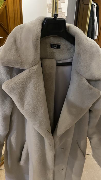 Еко-шубка ніжного сірого кольору в ідеальному стані.