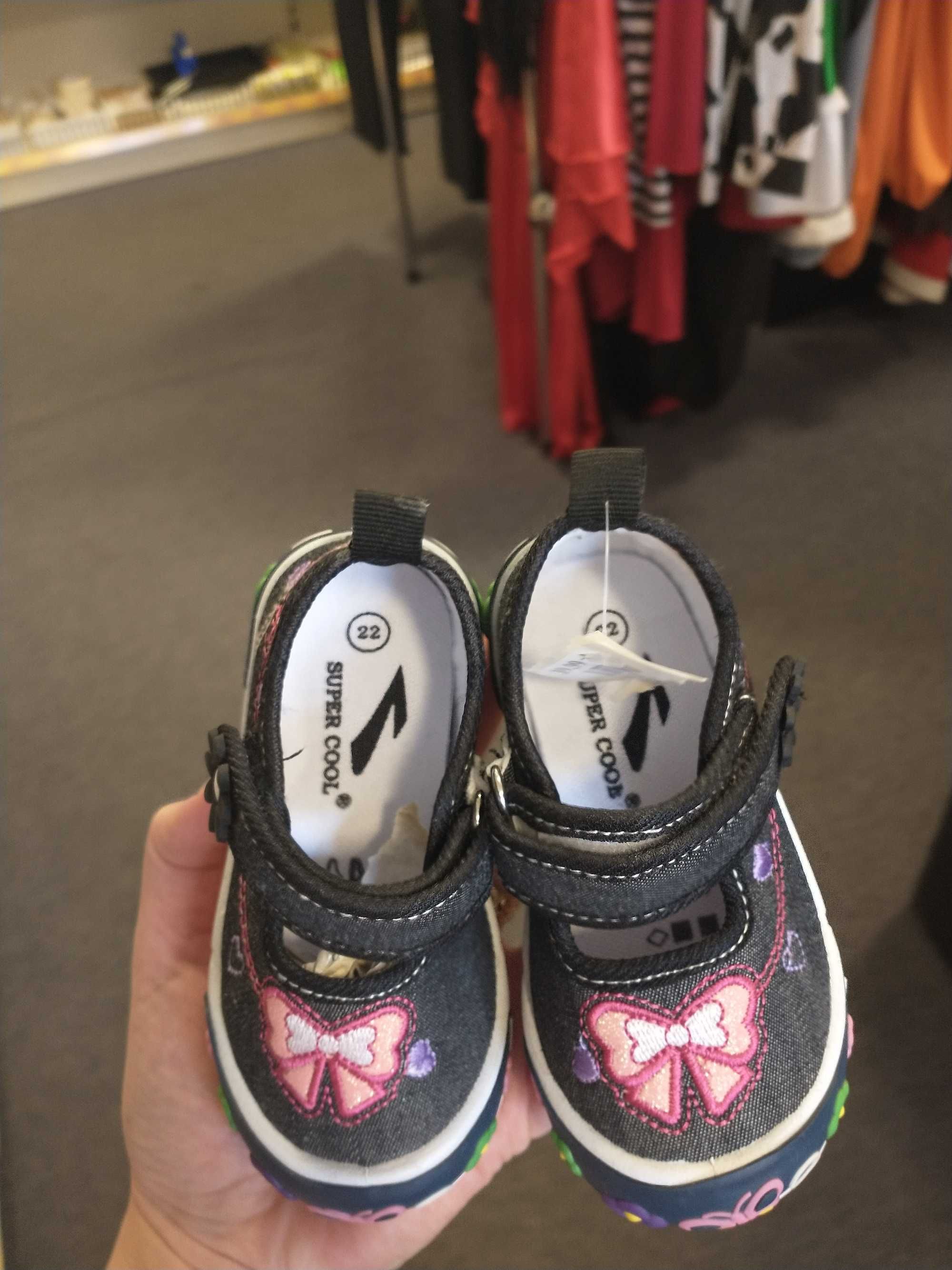 R. 21 nowe trampki tenisówki kapcie dziewczęce buty na rzepy