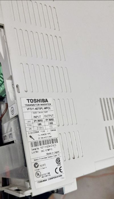 Falownik przemysłowy TOSHIBA VFS11-4075PL-WP(3) 7,5kW ; 3f;