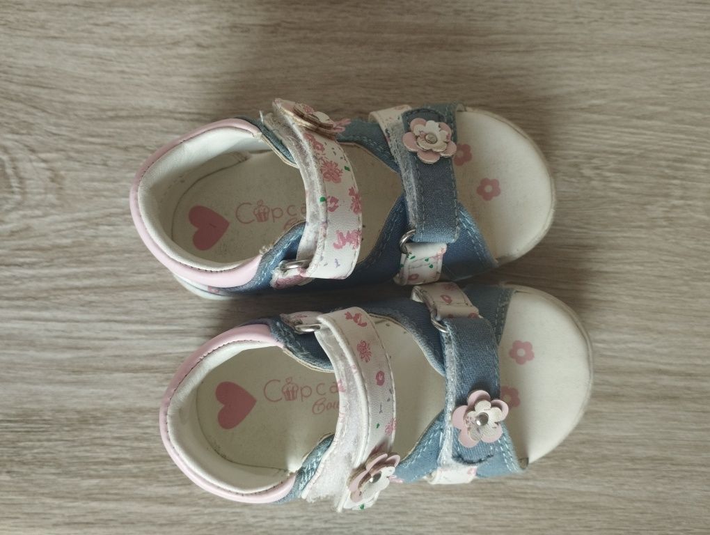 Sandałki dla dziewczynki 20