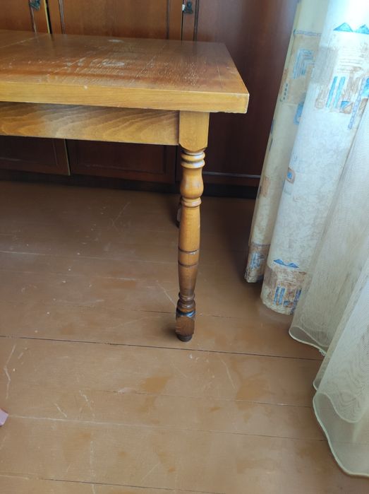 Меблі у вітальню, стіл розкладний