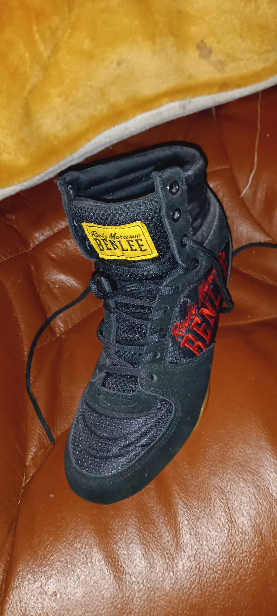 Buty sportowe prawie nowe