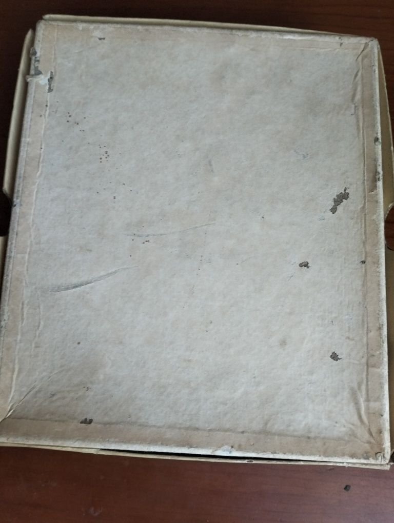 Antiga caixa de envelopes para cartas Fundador