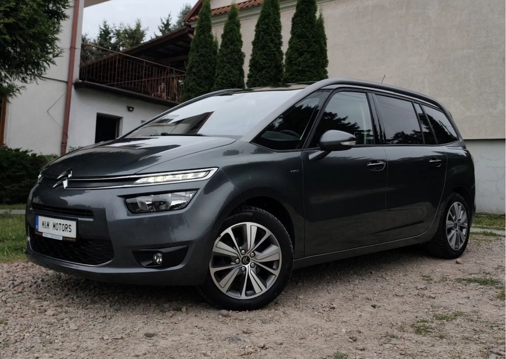 Wynajem auta 7 osobowego z hakiem 7 osób