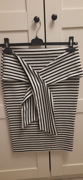 Spódnica w pasy , ołówkowa