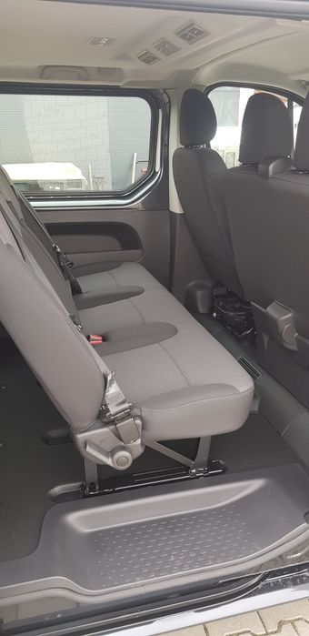 Wynajem busa 9 osobowego Renault Trafic Wypożyczalnia Oświecim