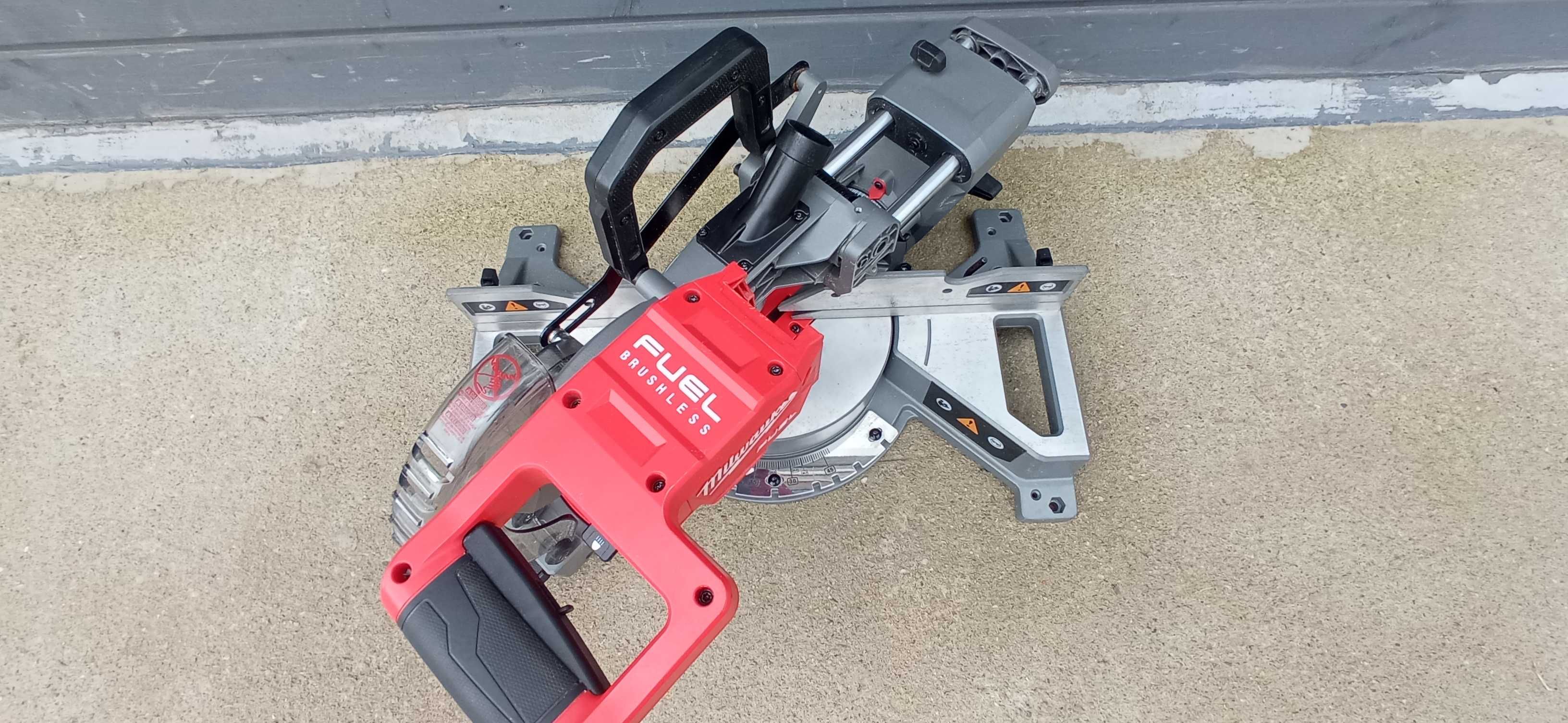 Milwaukee 18v 190mm Ukośnice z posuwem