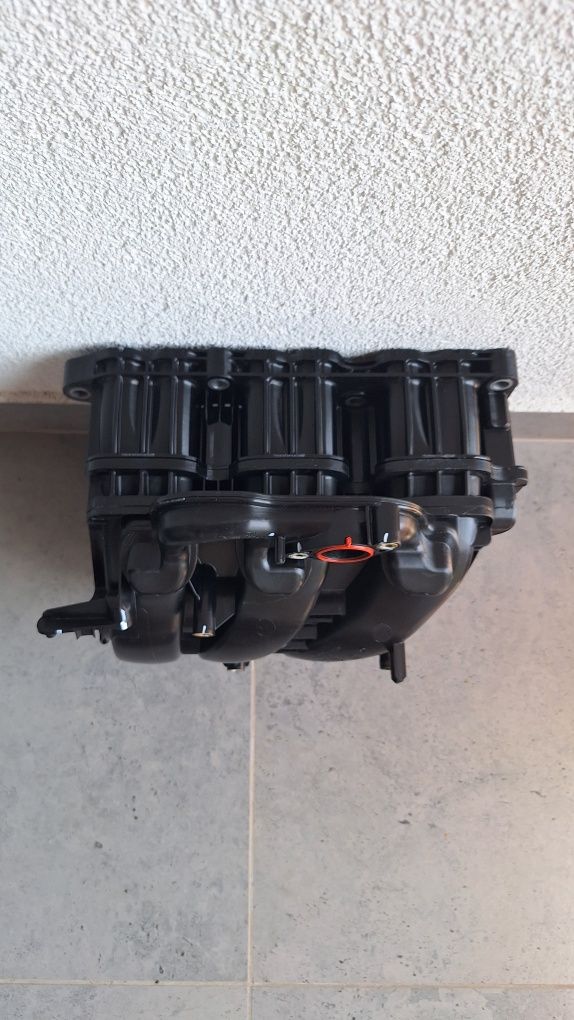Toyota Yaris Cross 20-24 1.5 hybryda kolektor ssący