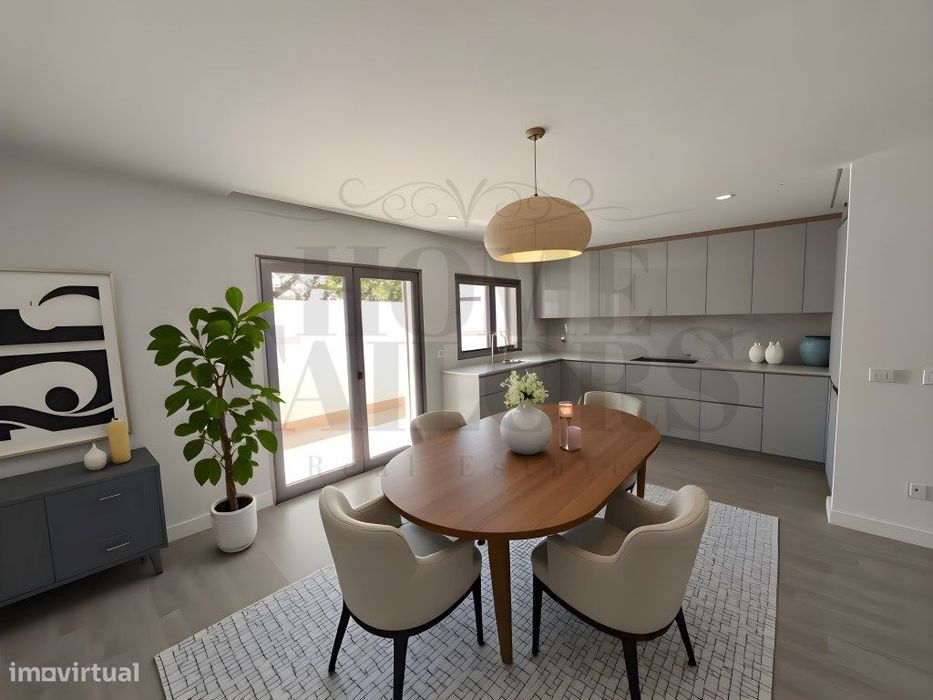 Apartamento Duplex T3 + 2 em Santo António da Caparica