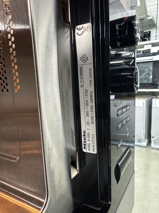 Вбудована мікрохвильова піч Miele M 8260-2