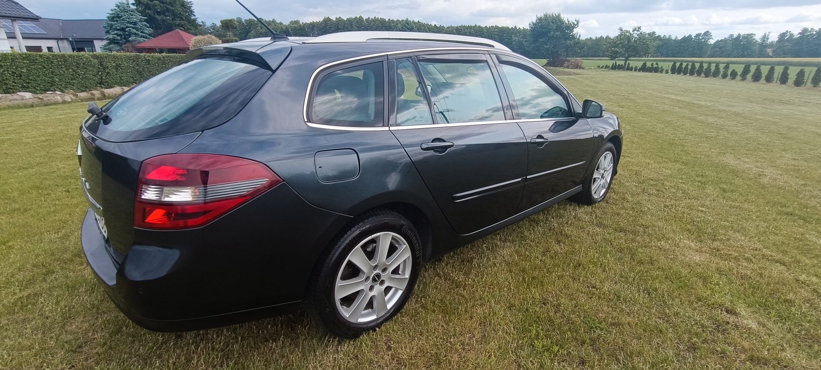 Zadbana Renault Laguna 3-2.0 Benz.Rok 2010/11-Bez wkładu finansowego.