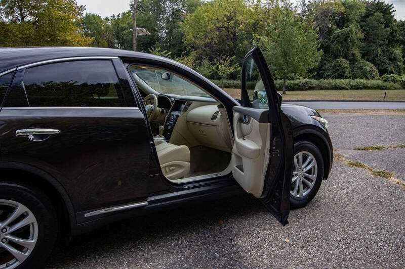2017 Infiniti QX70