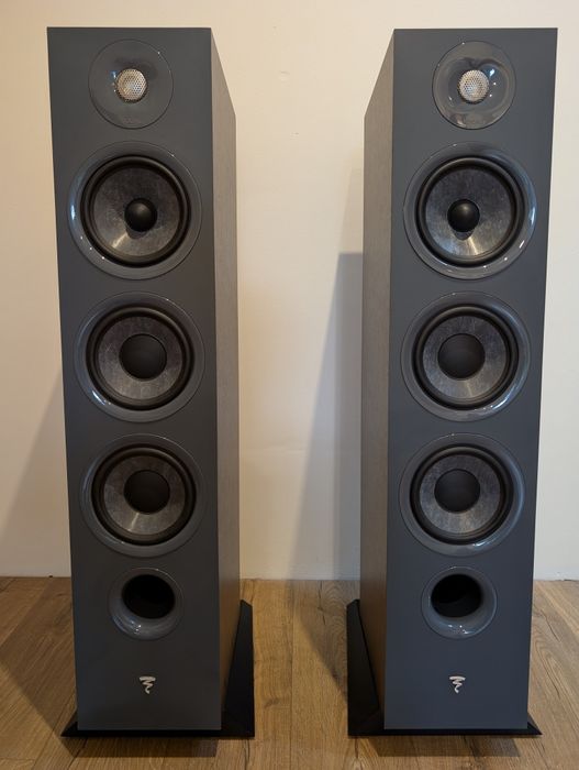 Focal Chora 826 - Dark Wood