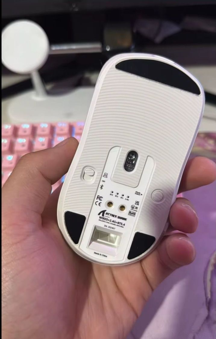 Ігрова миша Attack Shark X6 на топовому сенсорі 26000 dpi + dock RGB