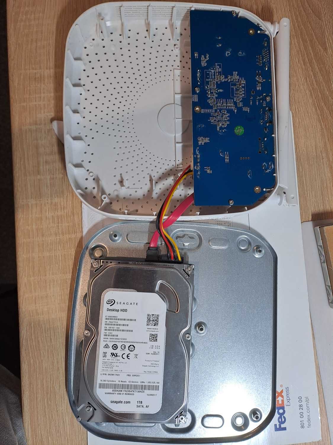 Rejestrator cyfrowy LV-NVR441W z dyskiem twardym 1TB