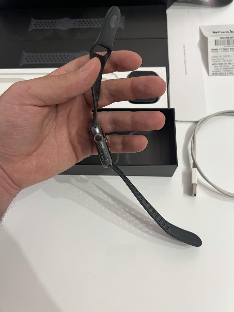 Apple Watch Series 5 GPS + Cellular