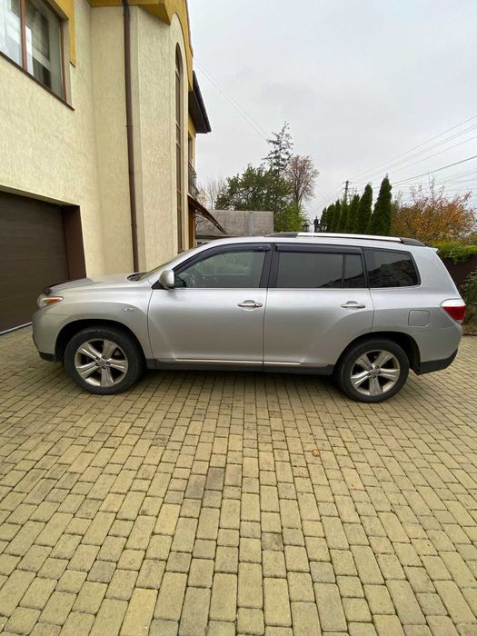Продам Тойота Хайлендер 2012