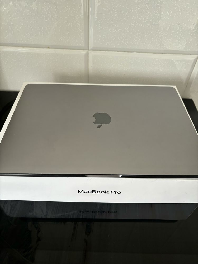 MacBook Pro 13, 2019, pouco uso