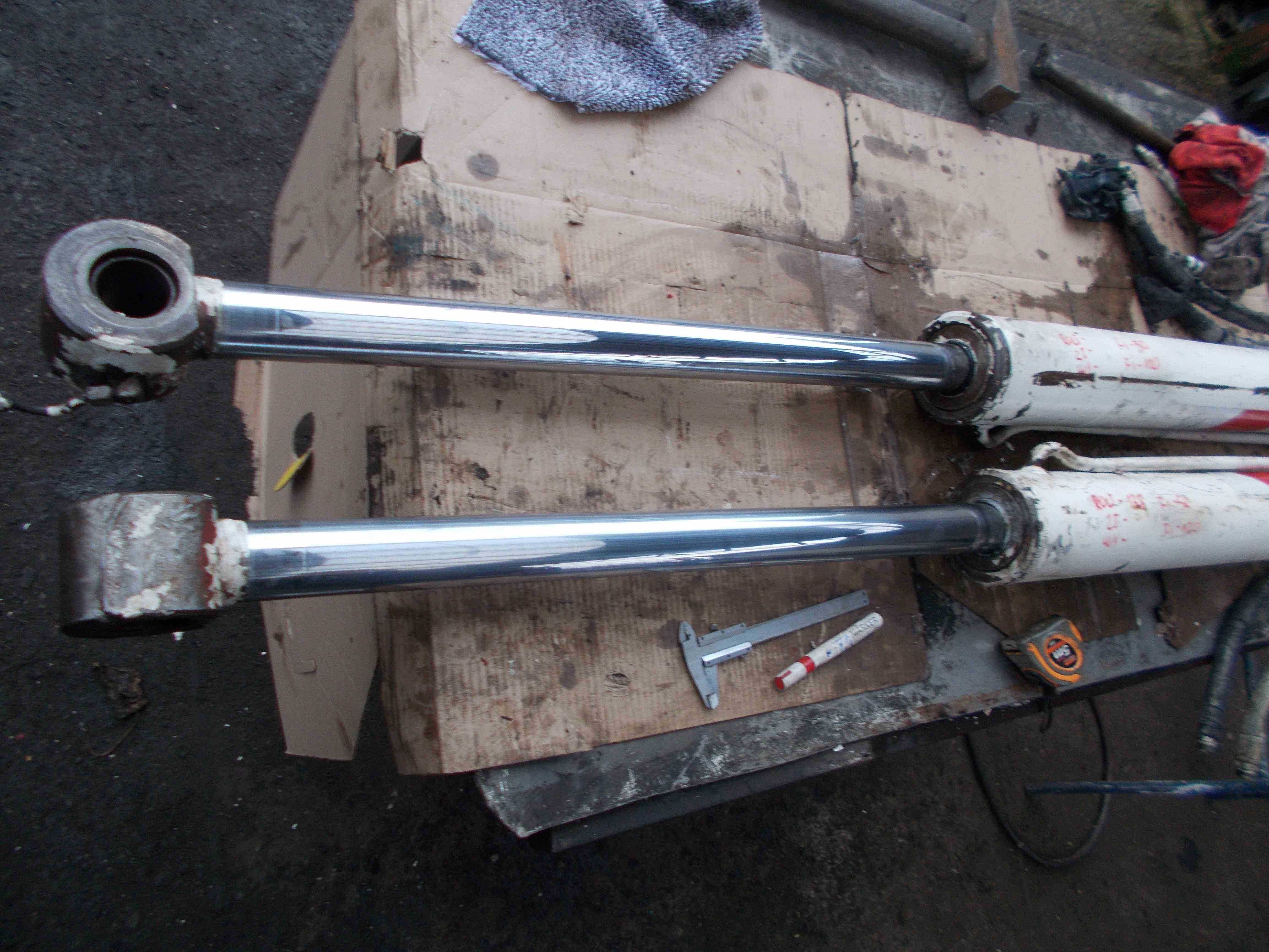 Siłownik hydrauliczny dwustronnego działania 175cm rozłożony