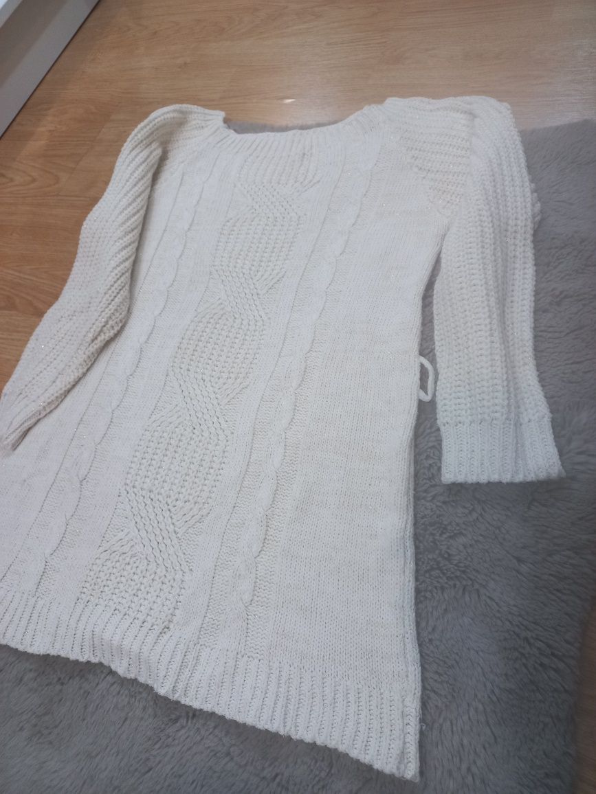 Akrylowy sweter ze zlota nitka S/36