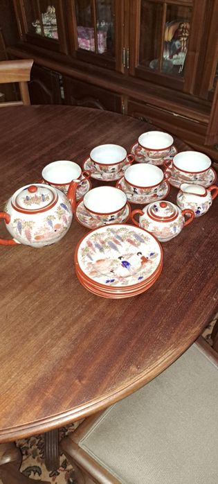 Serviço de chá chinês mas de louça finissima.