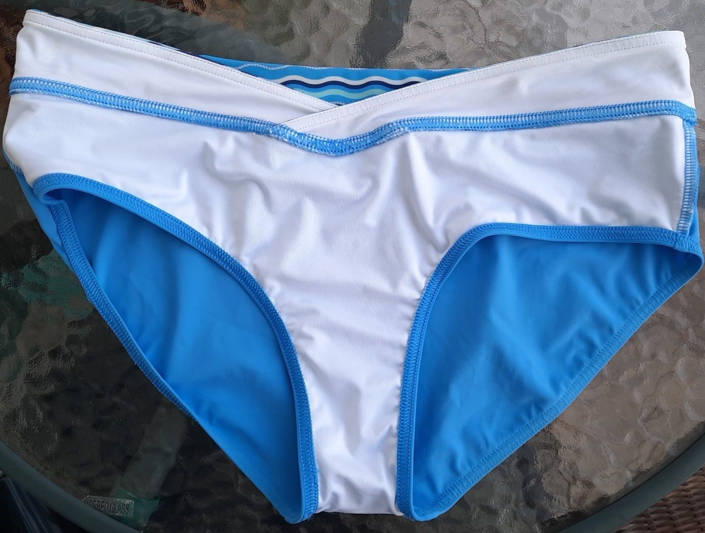 Dół bikini w rozm.  M/L marki Sloggi