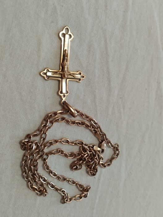 Золотая цепь с крестиком
