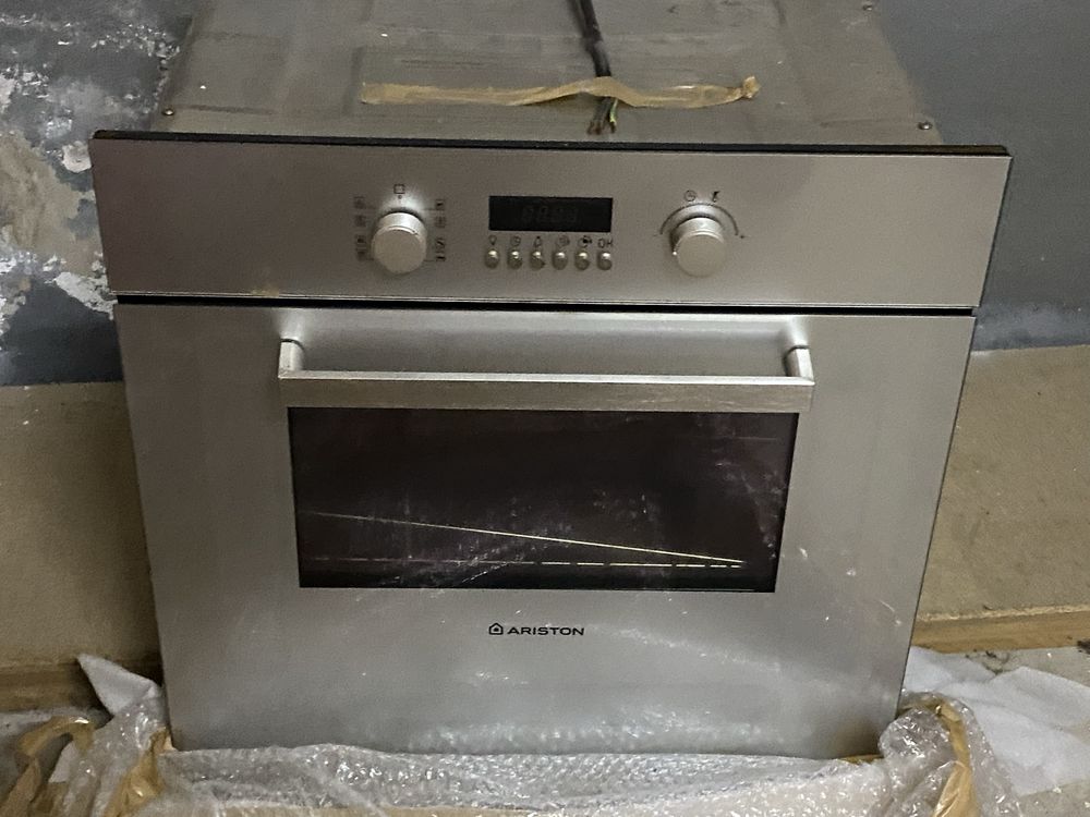 Forno Ariston Hotpoint modelo FQ872