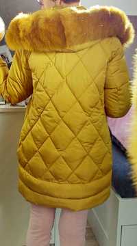 Musztardowa kurtka zimowa pasuje na rozmiar S
