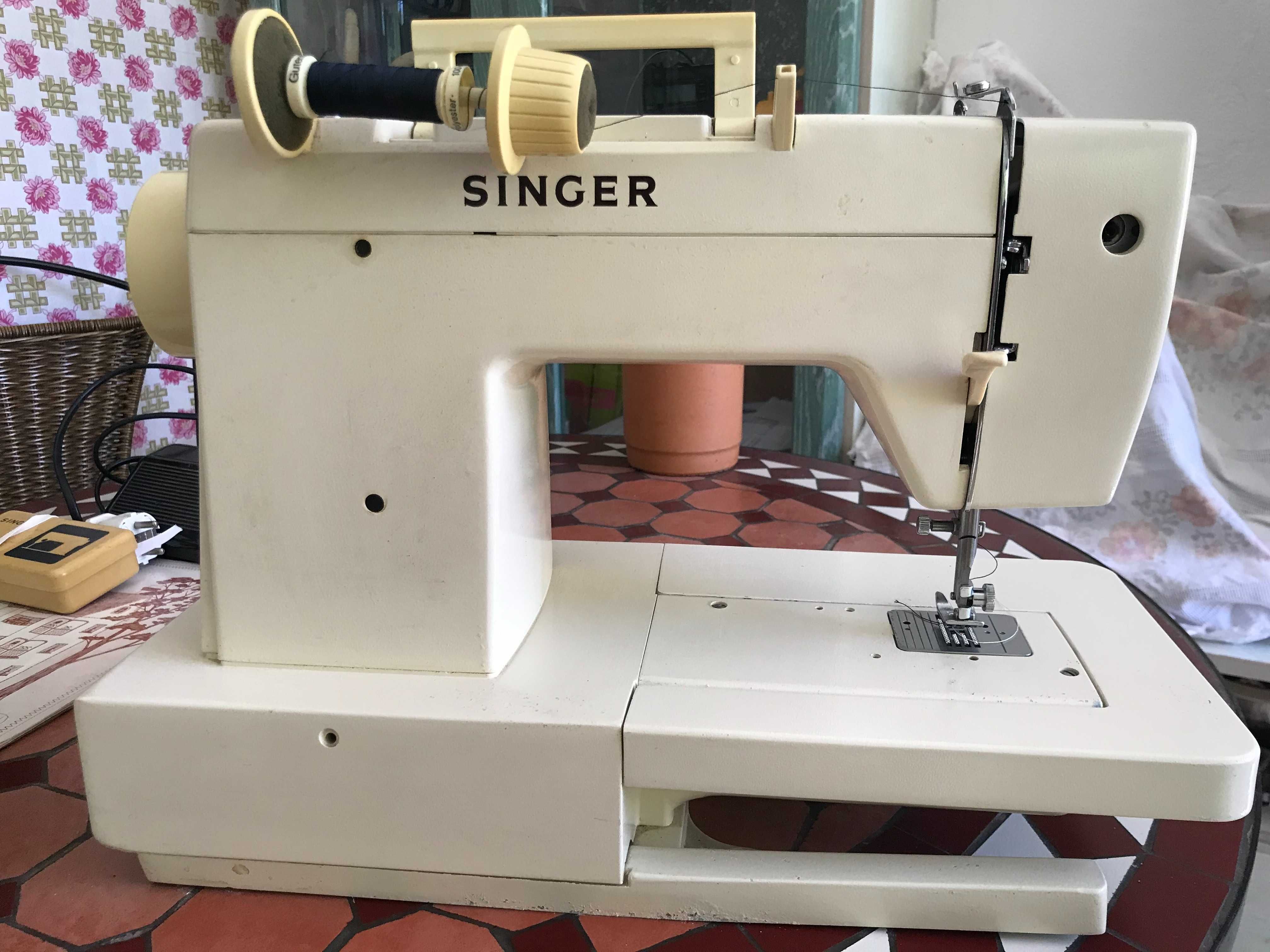 Singer maquina de costura recentemente revisto