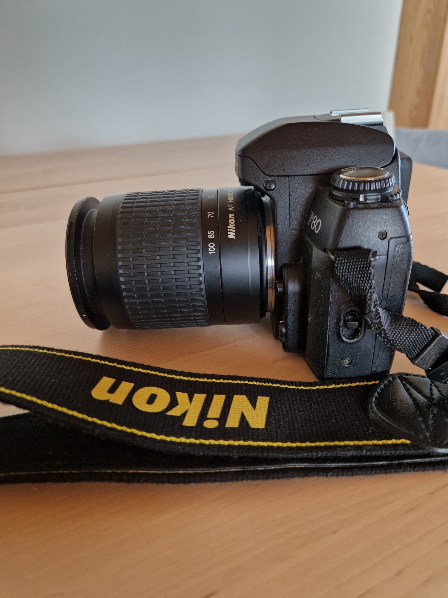 Nikon F80 + Nikkor 28-100 + torba